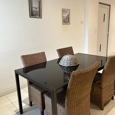 Grand T2 Climatise Avec Jardin Et Apartment