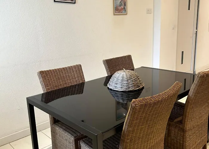 Grand T2 Climatise Avec Jardin - A Deux Pas Du Centre Historique Apartamento